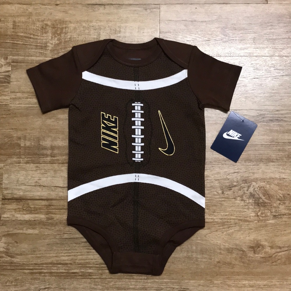 Baby Boy’s 9/12 months Nike bodysuit
